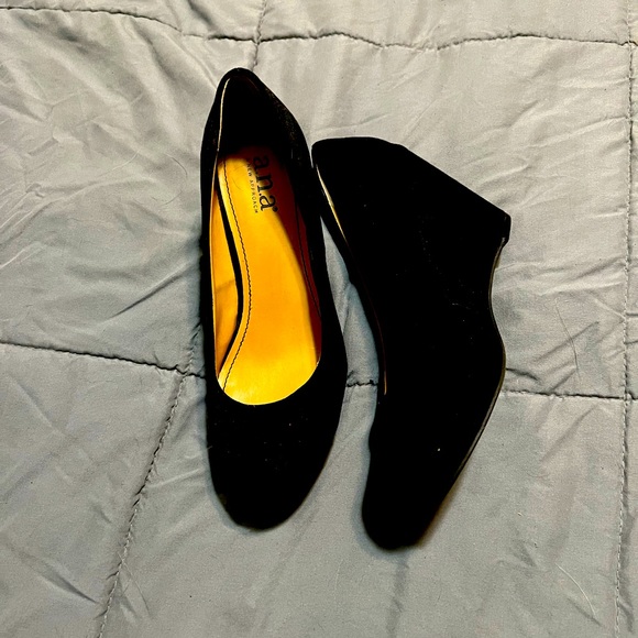 Black suede wedges - Picture 1 of 1